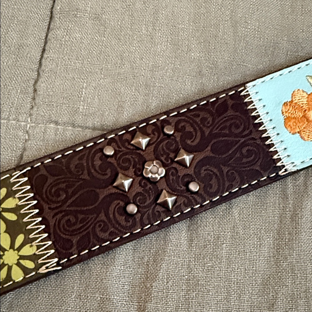 Floral Embroidered Leather Belt - Picture 3 of 6